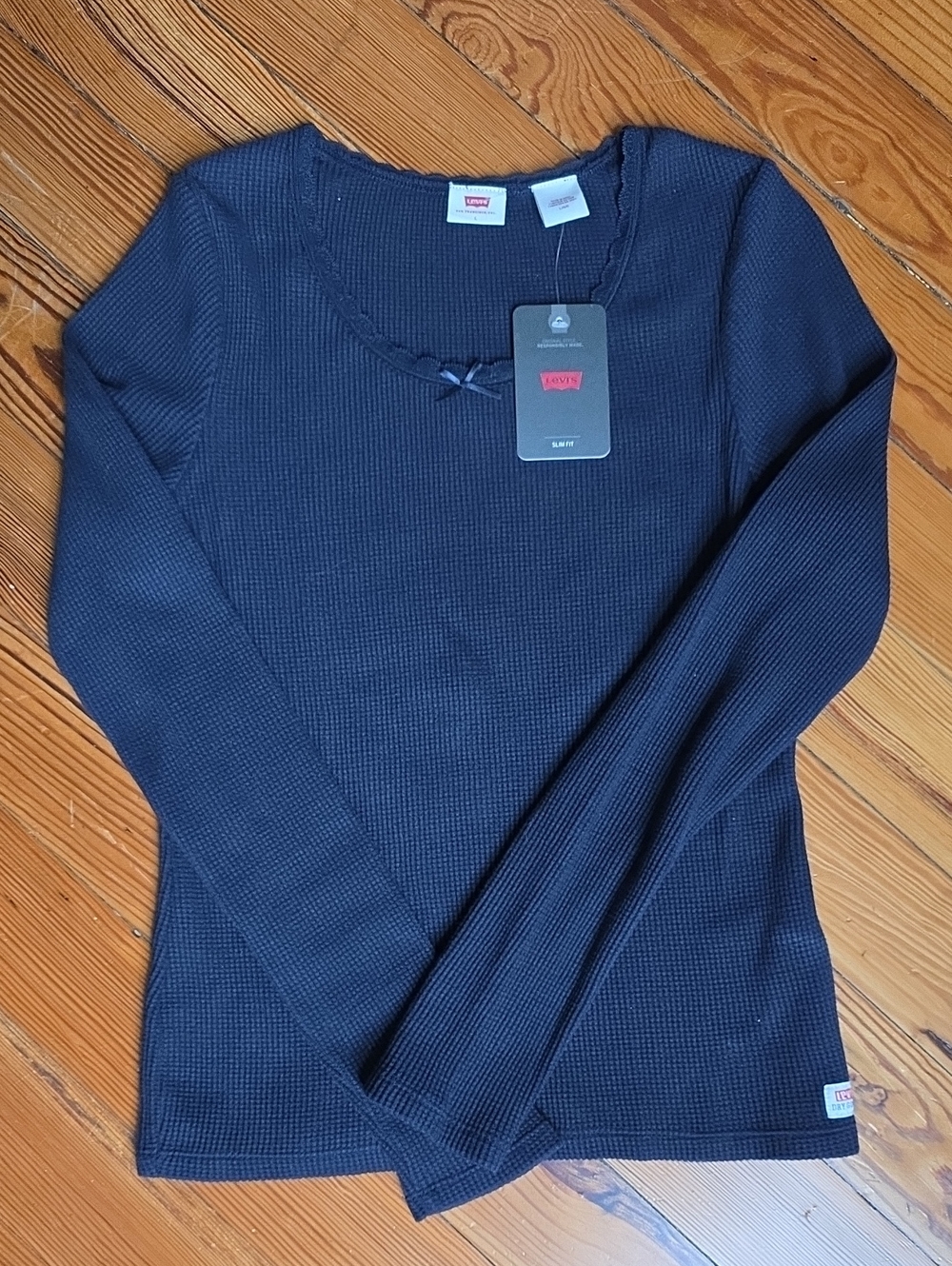 Levi's Women's Long-Sleeve Black Waffle Knit Scoop-Neck Top
